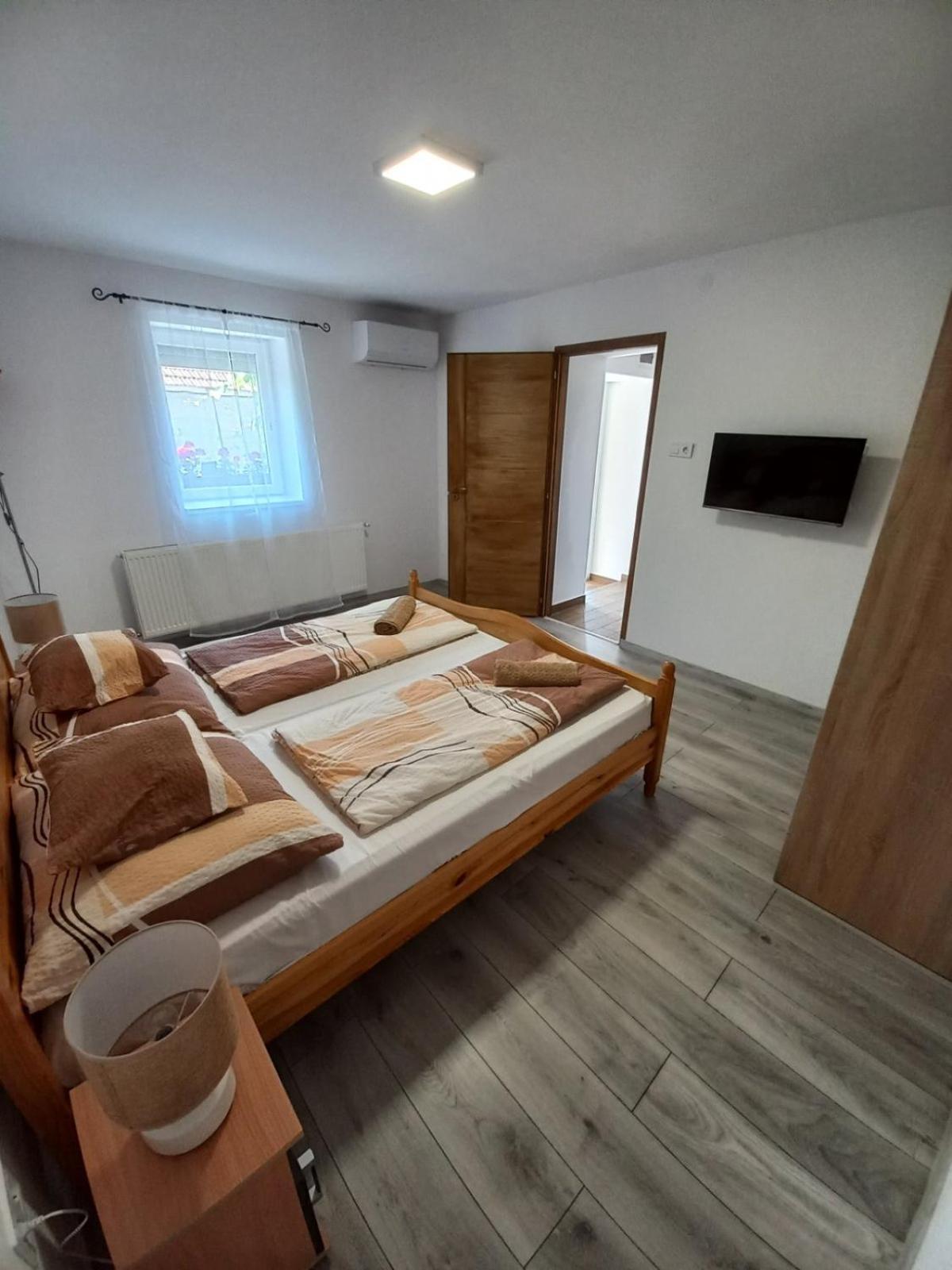 Oazis Apartman Sárospatak Екстериор снимка